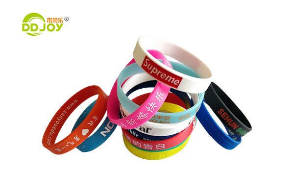 Cheap Fashion Promotional Gift Silicon Rubber Bracelet Glowing In Dark Wrist Band Custom Silicone Wristband