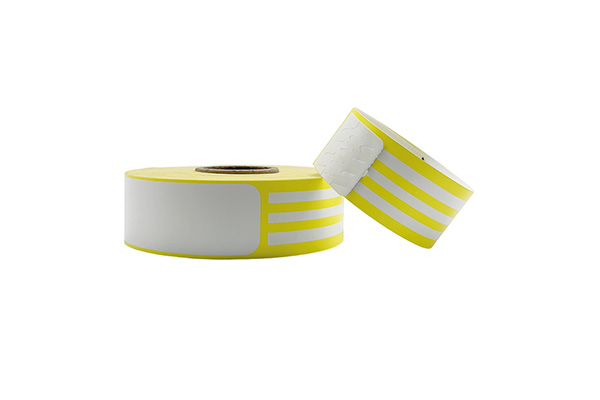 Adhesive thermosensitive wristband